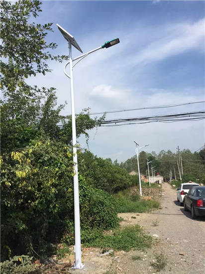 河南信阳-太阳能路灯安装工程